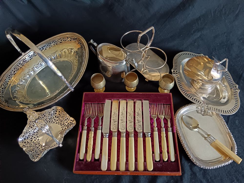 Assorted Cutlery & Silver Plate at Dolan's Art Auction House